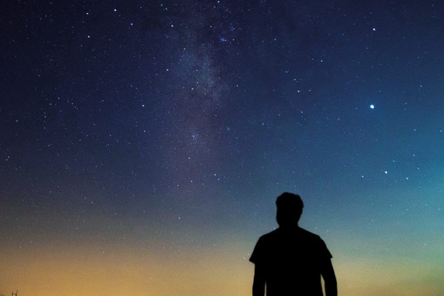 La tête dans les étoiles