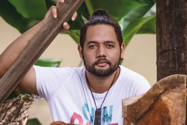 Keanu Hikutini, luthier expérimental