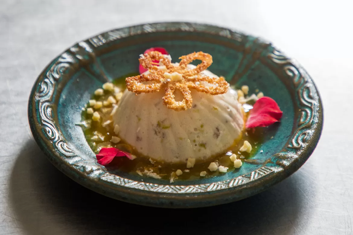 Nougat glacé mangue-passion et miel de Tahiti par Coco Toqué