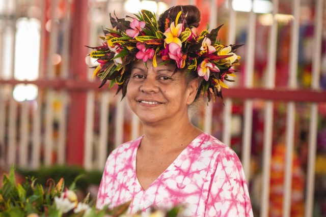 Juliana Tuahu : Tombée dans les fleurs